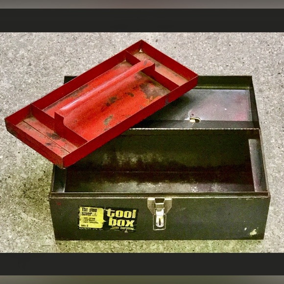 Mid Century Vintage Atkinson Metal Tool Box - Picture 7 of 10
